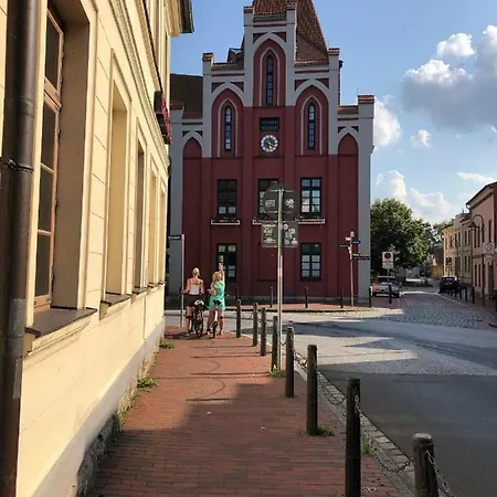 Ferienwohnung-schwaan-kuenstler-pritsche 아파트 Schwaan